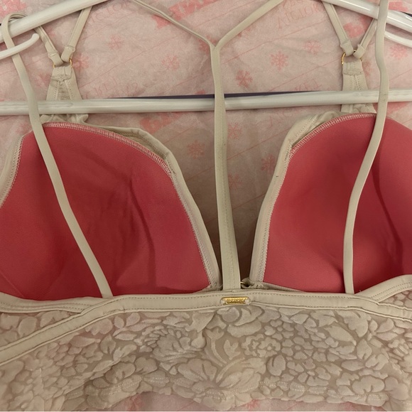 Various Styles of Bras - Picture 13 of 16